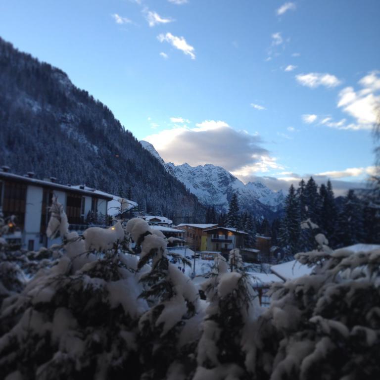 Hotel Chalet All'Imperatore มาดอนนาดีกัมปิโญ ภายนอก รูปภาพ