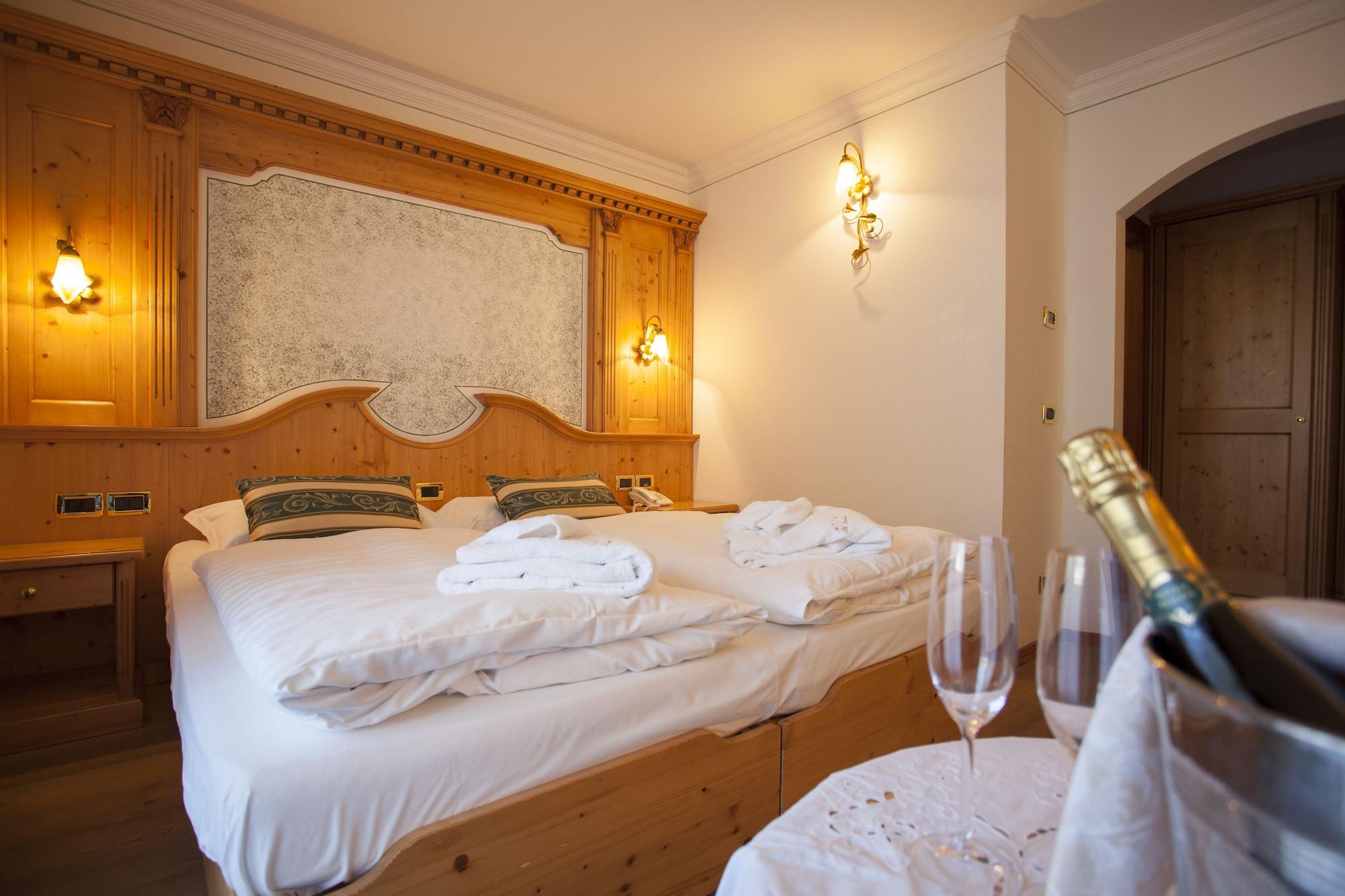 Hotel Chalet All'Imperatore มาดอนนาดีกัมปิโญ ภายนอก รูปภาพ