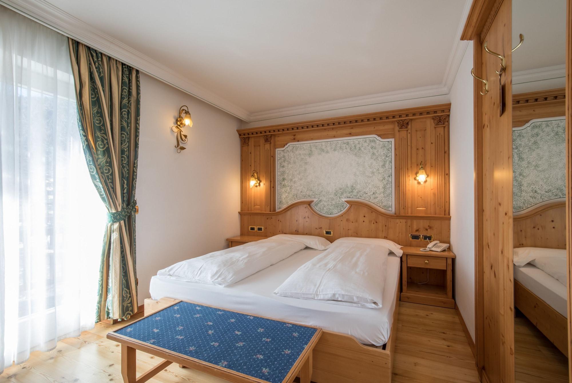 Hotel Chalet All'Imperatore มาดอนนาดีกัมปิโญ ภายนอก รูปภาพ