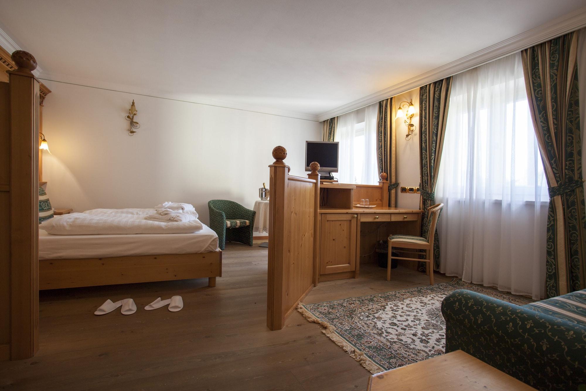 Hotel Chalet All'Imperatore มาดอนนาดีกัมปิโญ ภายนอก รูปภาพ
