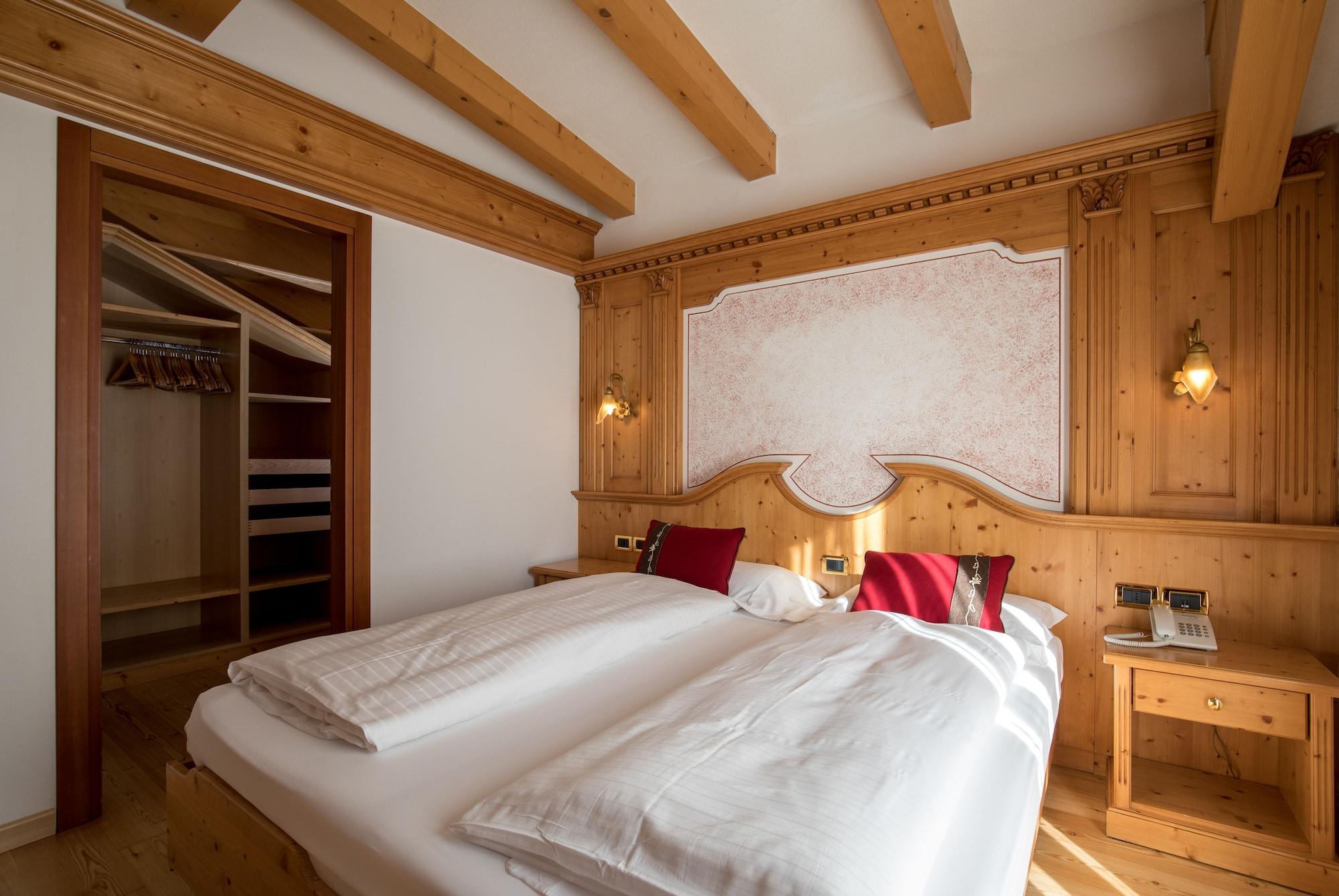 Hotel Chalet All'Imperatore มาดอนนาดีกัมปิโญ ภายนอก รูปภาพ
