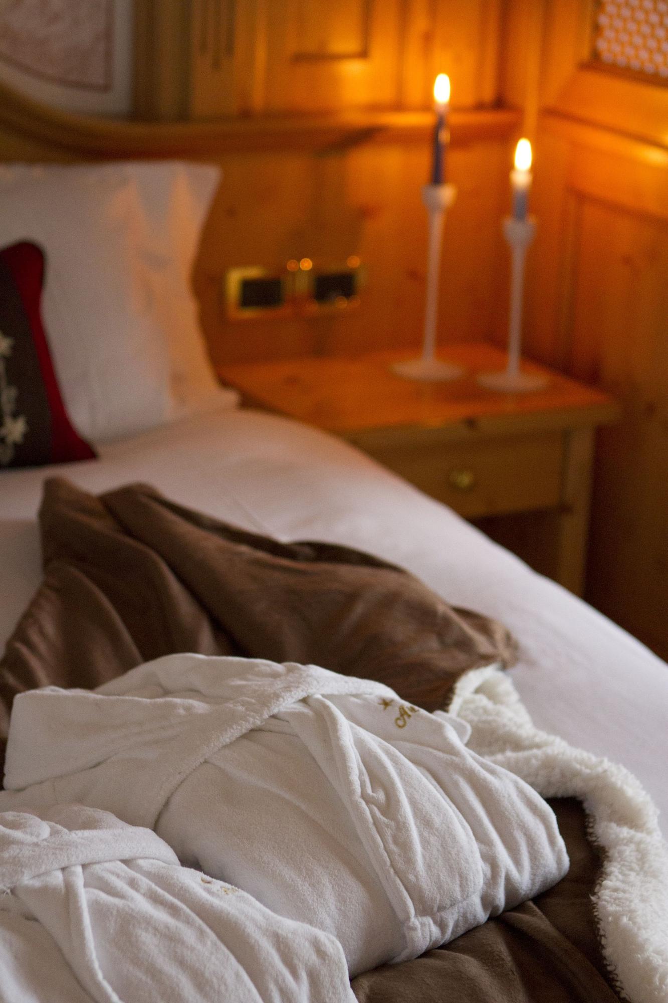 Hotel Chalet All'Imperatore มาดอนนาดีกัมปิโญ ภายนอก รูปภาพ