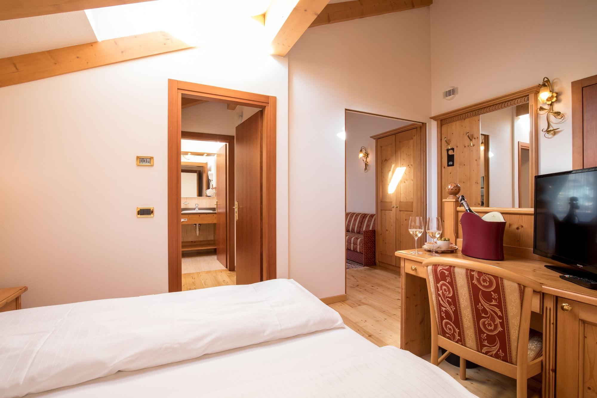 Hotel Chalet All'Imperatore มาดอนนาดีกัมปิโญ ภายนอก รูปภาพ
