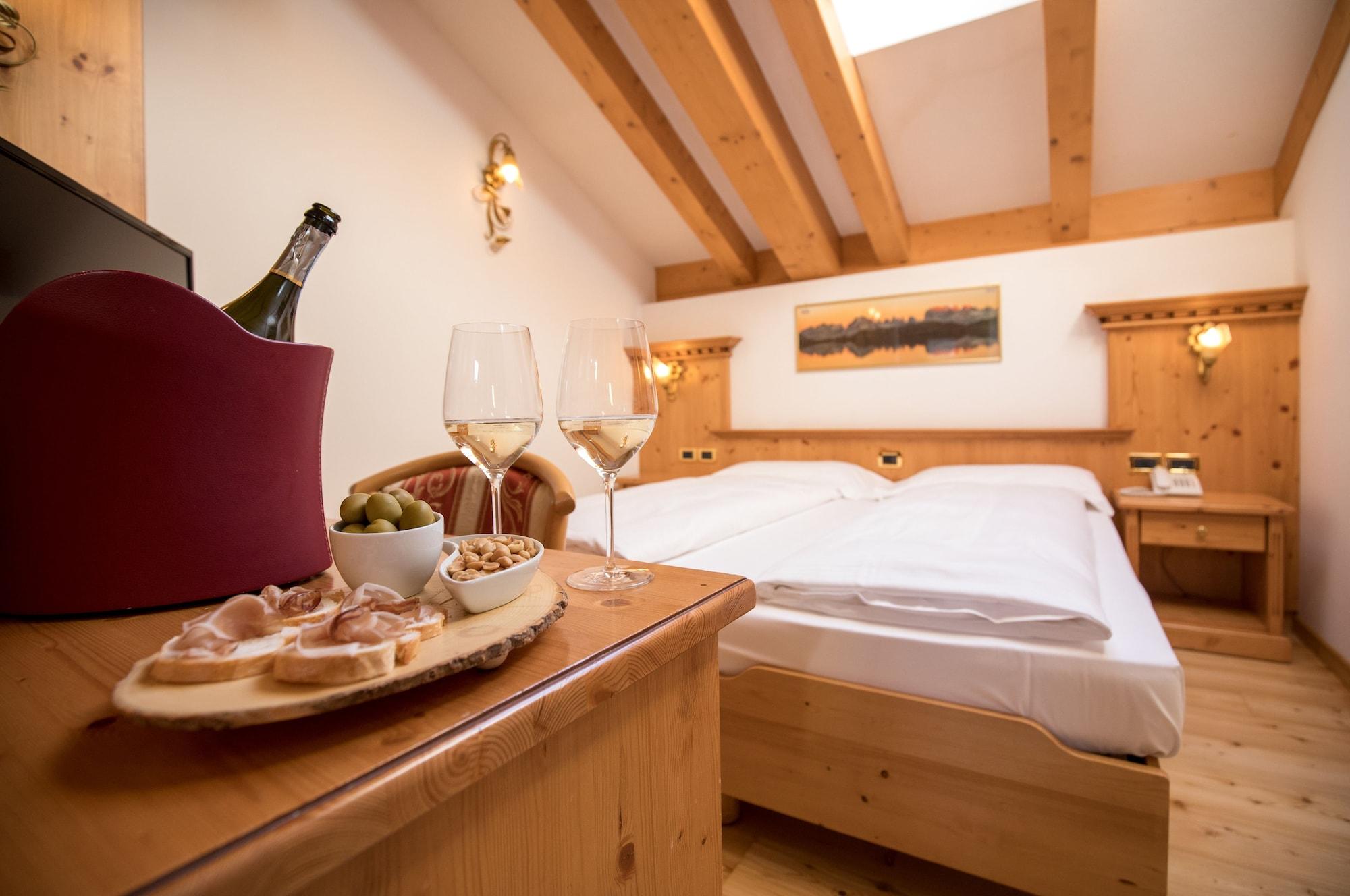 Hotel Chalet All'Imperatore มาดอนนาดีกัมปิโญ ภายนอก รูปภาพ
