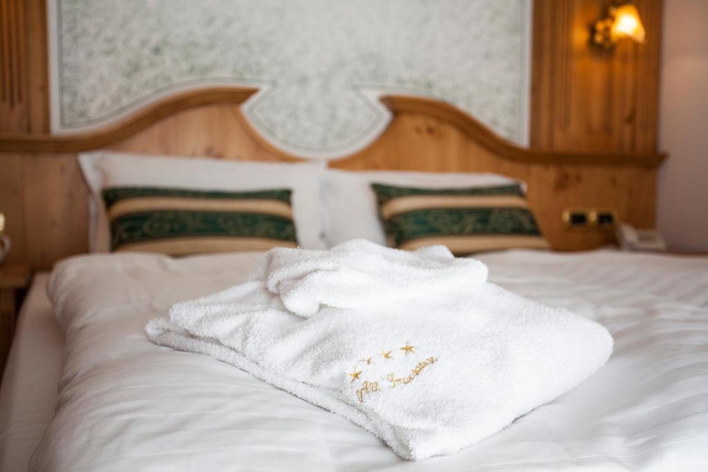 Hotel Chalet All'Imperatore มาดอนนาดีกัมปิโญ ภายนอก รูปภาพ