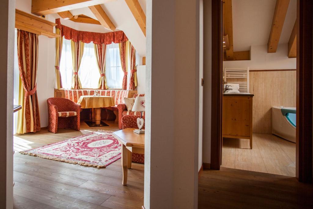 Hotel Chalet All'Imperatore มาดอนนาดีกัมปิโญ ภายนอก รูปภาพ
