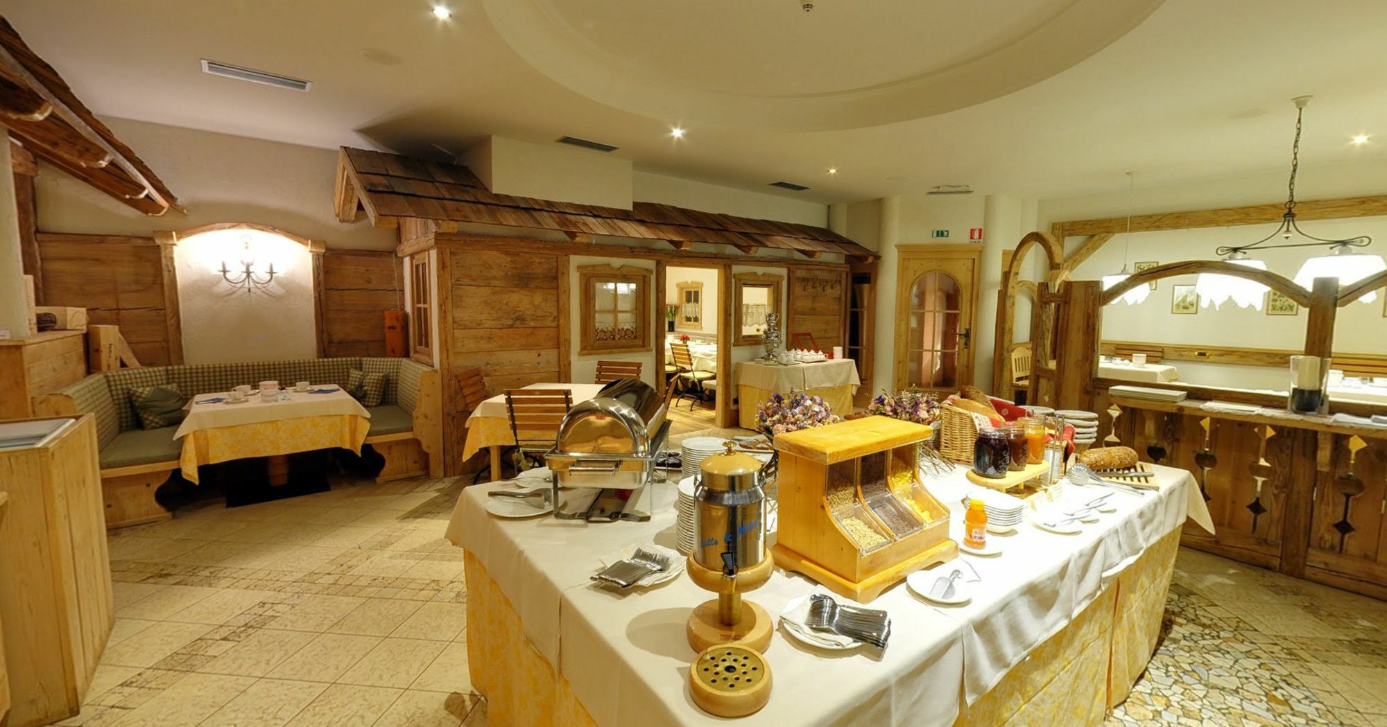 Hotel Chalet All'Imperatore มาดอนนาดีกัมปิโญ ภายนอก รูปภาพ