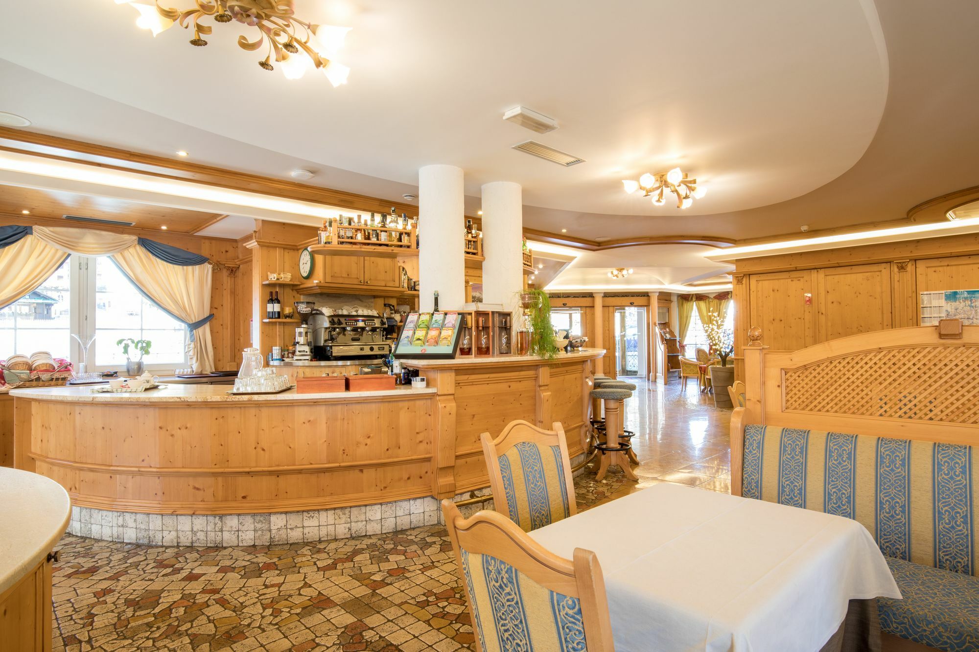 Hotel Chalet All'Imperatore มาดอนนาดีกัมปิโญ ภายนอก รูปภาพ