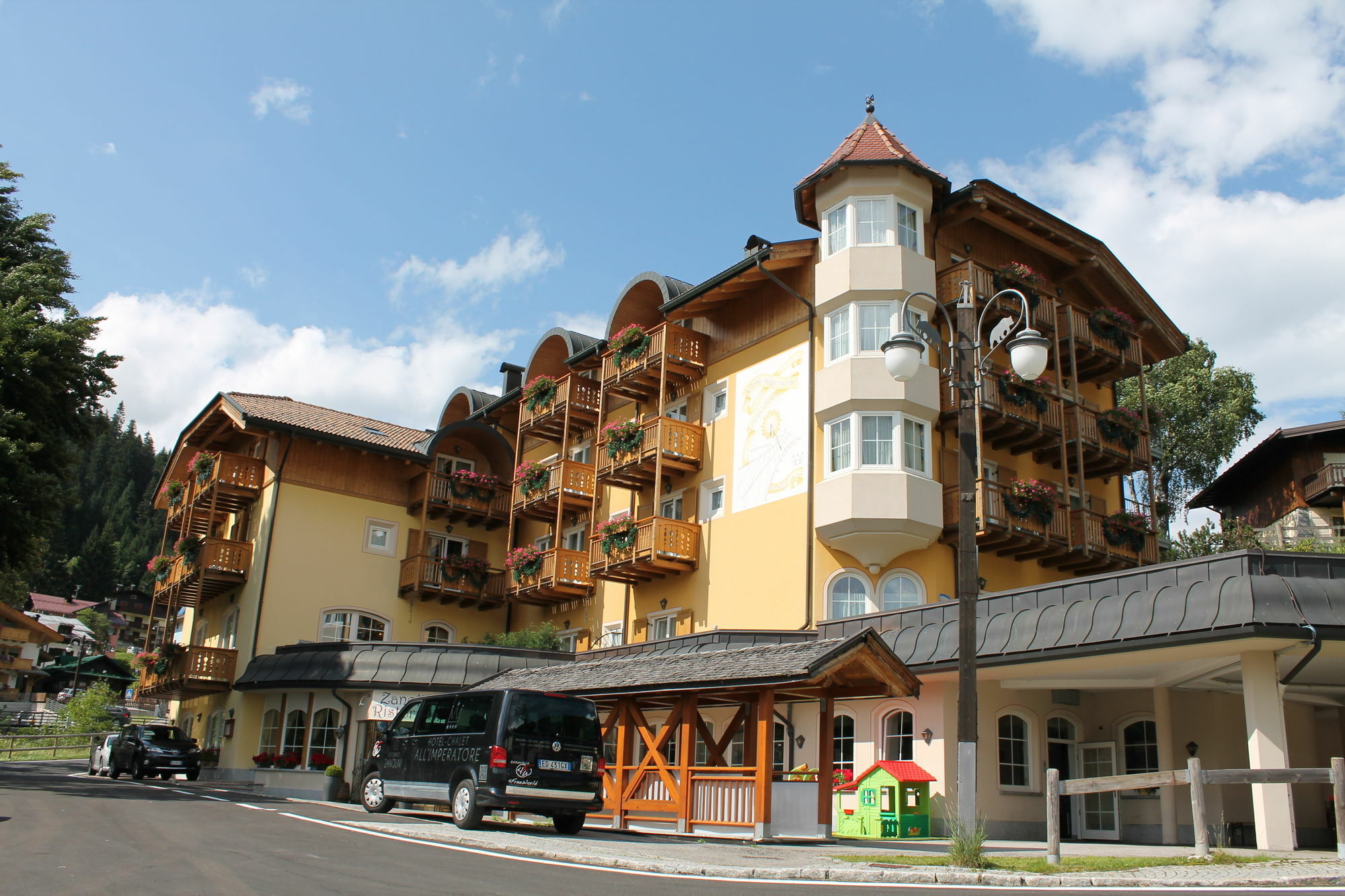 Hotel Chalet All'Imperatore มาดอนนาดีกัมปิโญ ภายนอก รูปภาพ