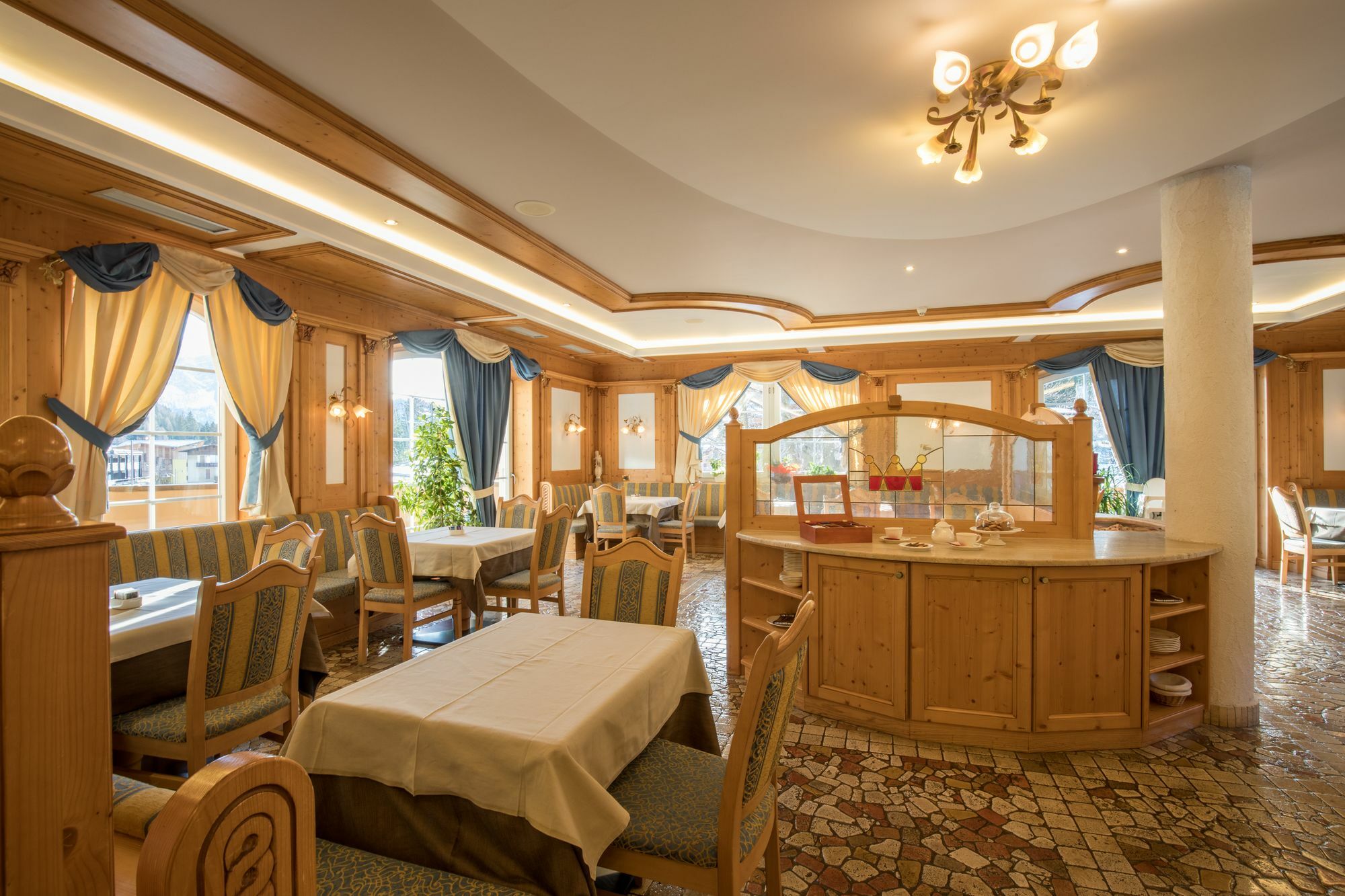 Hotel Chalet All'Imperatore มาดอนนาดีกัมปิโญ ภายนอก รูปภาพ