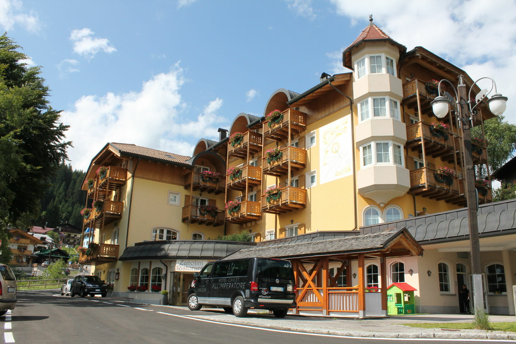 Hotel Chalet All'Imperatore มาดอนนาดีกัมปิโญ ภายนอก รูปภาพ